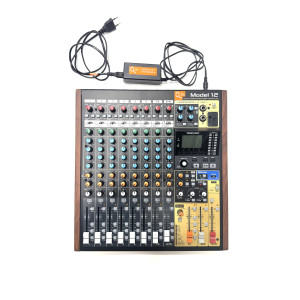 Tascam Model12 (avec enregistreur multipiste)