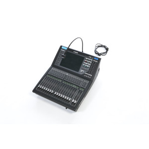 Console Numérique 16 in/8 out QL1