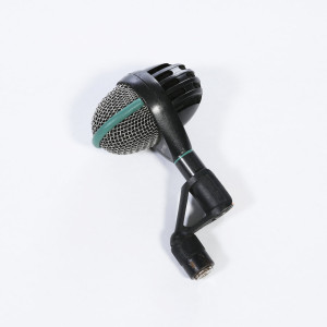 AKG D112
